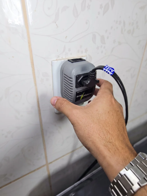 Dispositivo de Proteção Contra
Surtos Elétricos Bivolt | Proteja os Eletrônicos