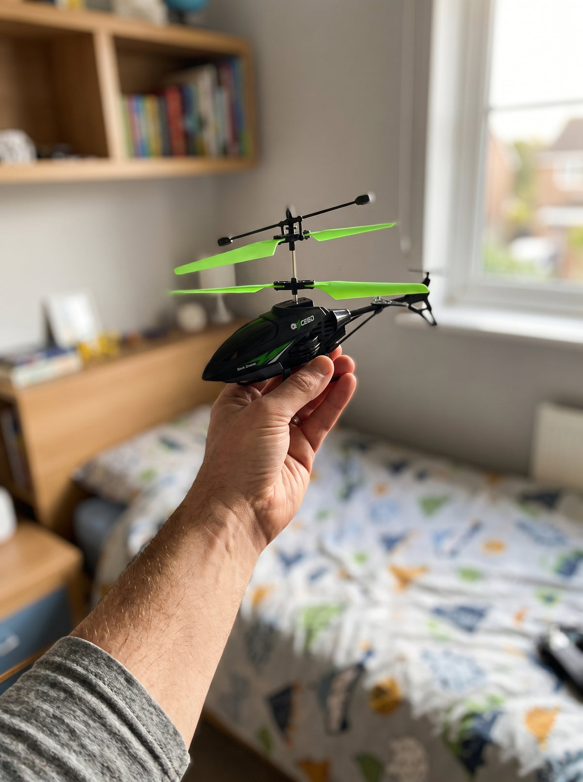 Helicóptero de Controle Remoto USB | A Diversão Começa Quando Ele Decola